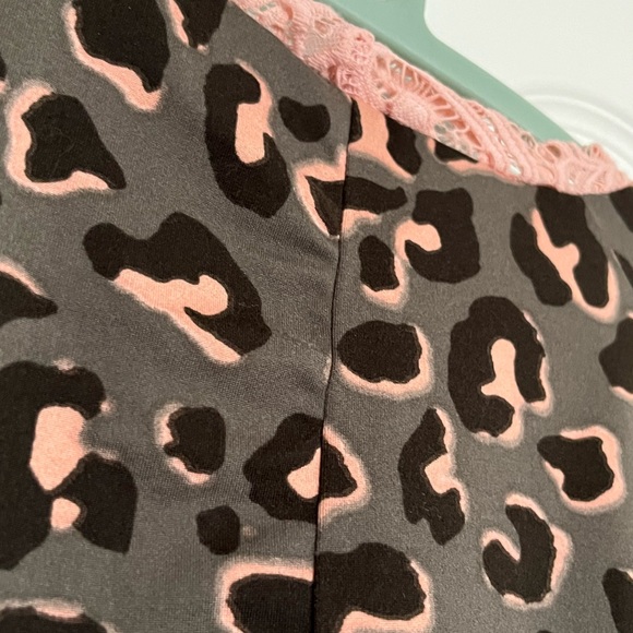 🇨🇦 Dotty Leopard and lace baseball t size xs -Toronto label - Picture 8 of 10